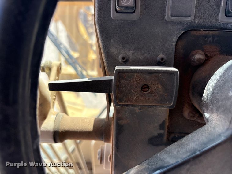 image for item JM9477 1999 Caterpillar 140H motor grader