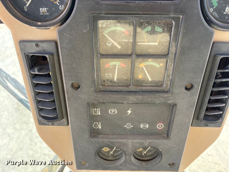 image for item JM9477 1999 Caterpillar 140H motor grader