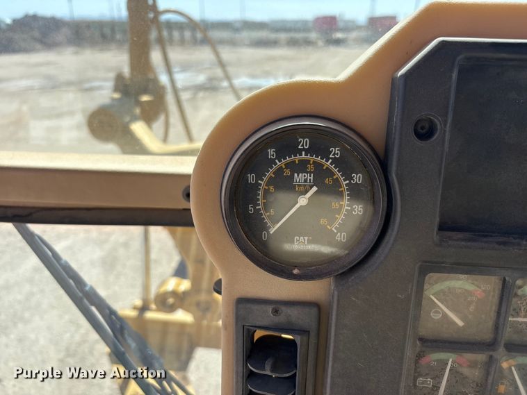 image for item JM9477 1999 Caterpillar 140H motor grader