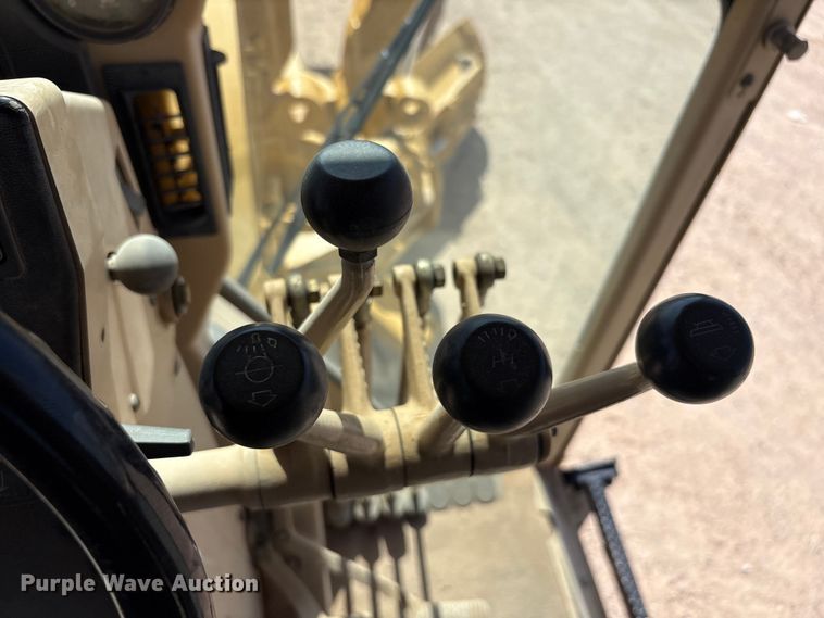 image for item JM9477 1999 Caterpillar 140H motor grader