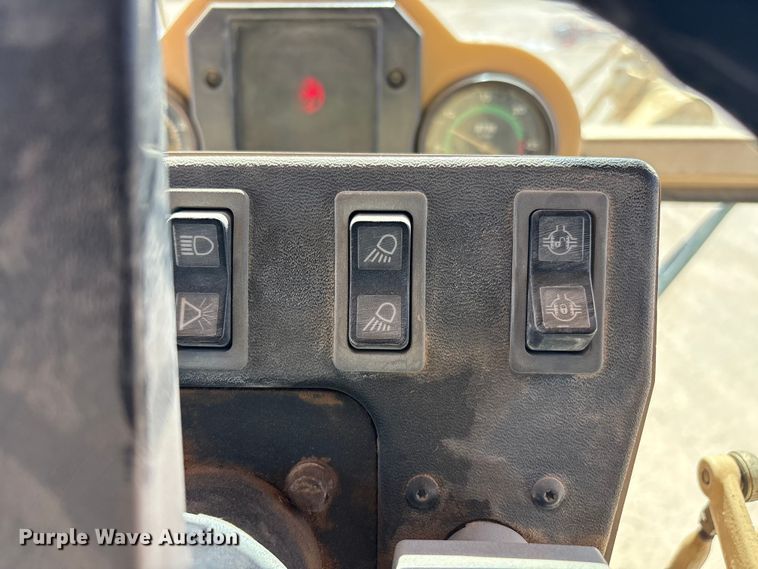 image for item JM9477 1999 Caterpillar 140H motor grader