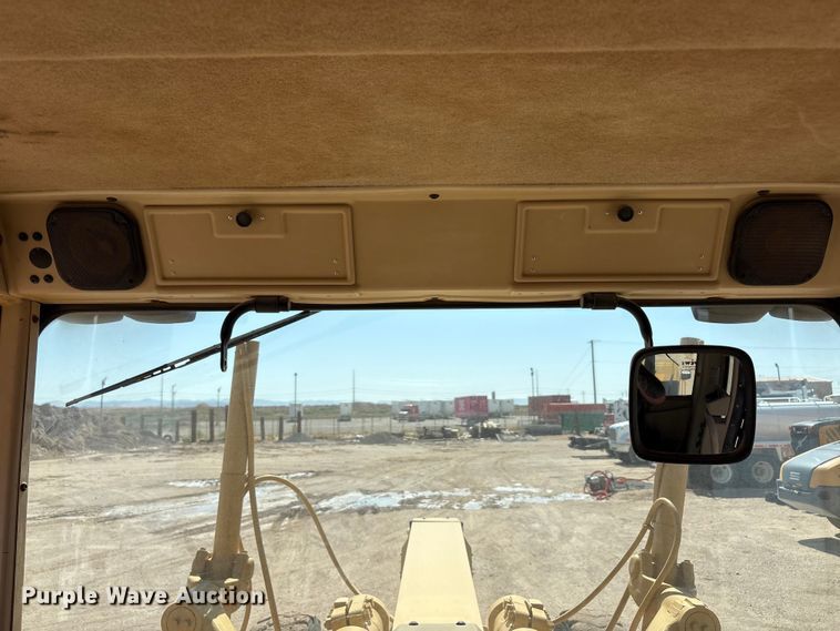 image for item JM9477 1999 Caterpillar 140H motor grader