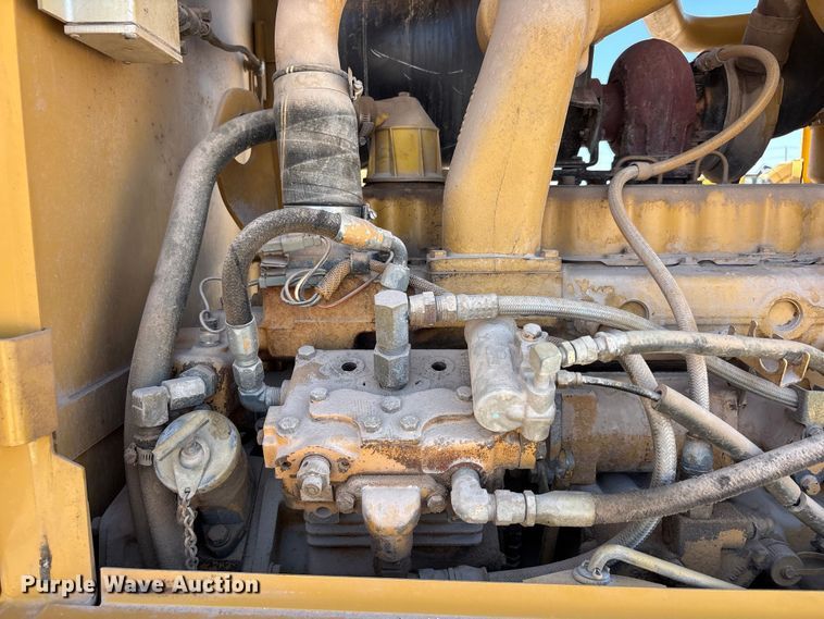 image for item JM9477 1999 Caterpillar 140H motor grader