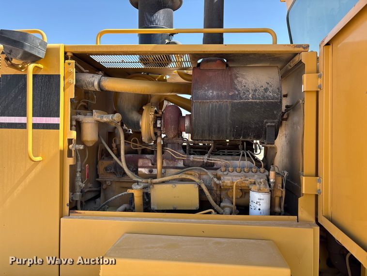 image for item JM9477 1999 Caterpillar 140H motor grader