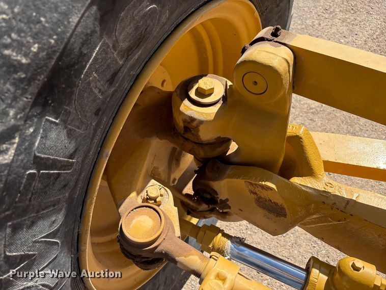 image for item JM9477 1999 Caterpillar 140H motor grader