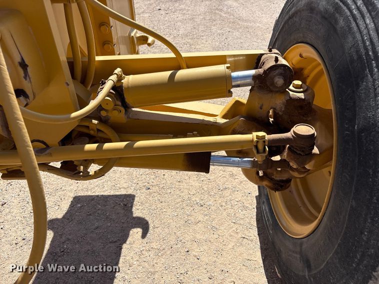 image for item JM9477 1999 Caterpillar 140H motor grader