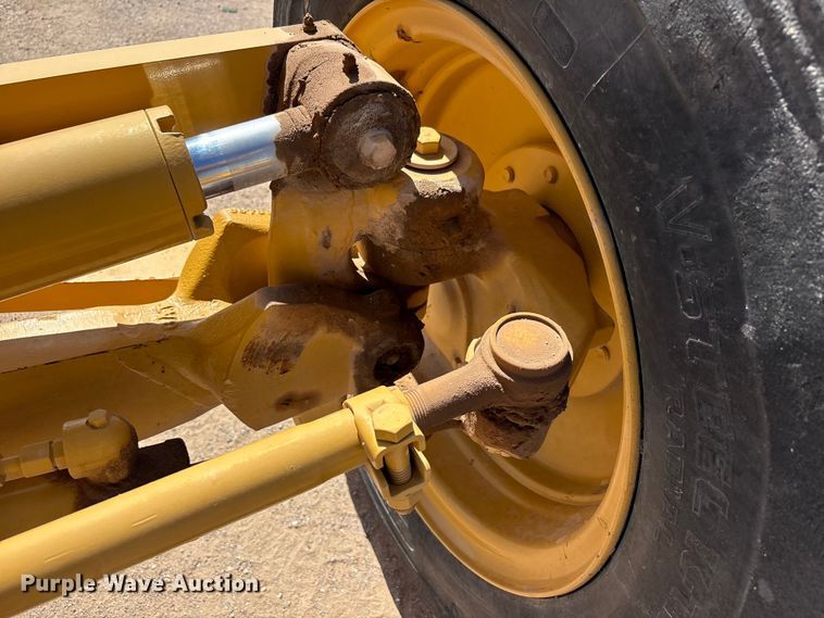 image for item JM9477 1999 Caterpillar 140H motor grader