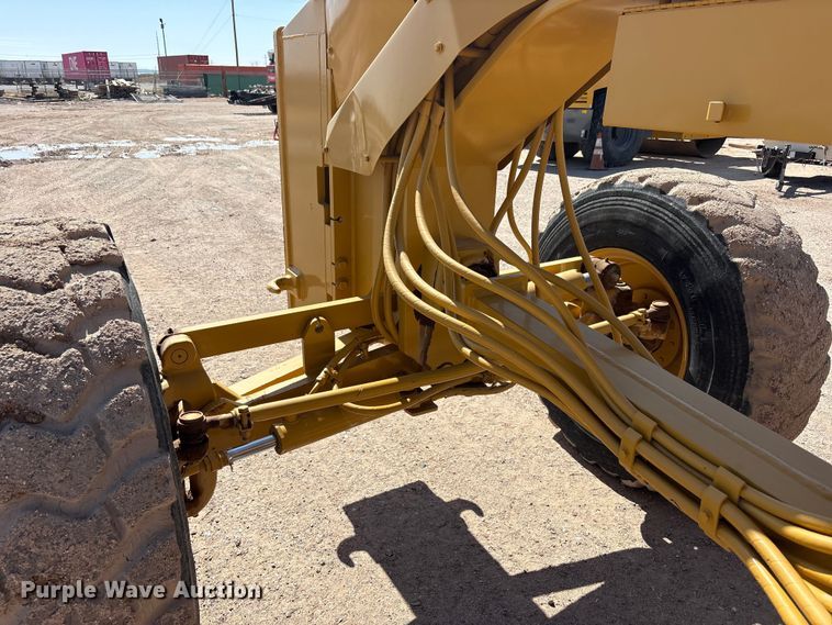 image for item JM9477 1999 Caterpillar 140H motor grader