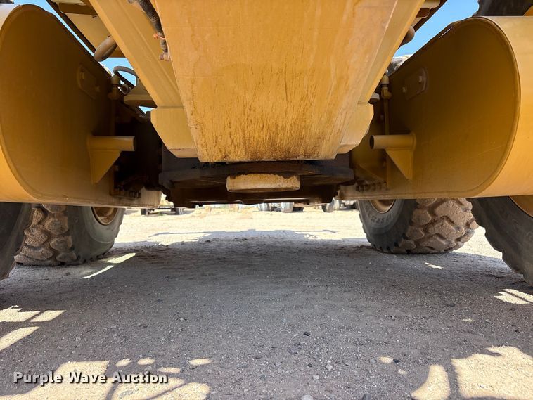 image for item JM9477 1999 Caterpillar 140H motor grader