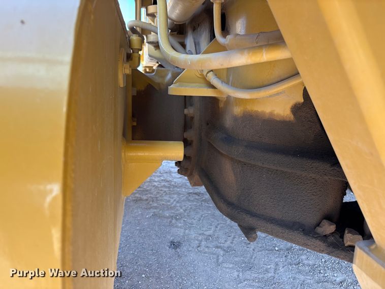 image for item JM9477 1999 Caterpillar 140H motor grader