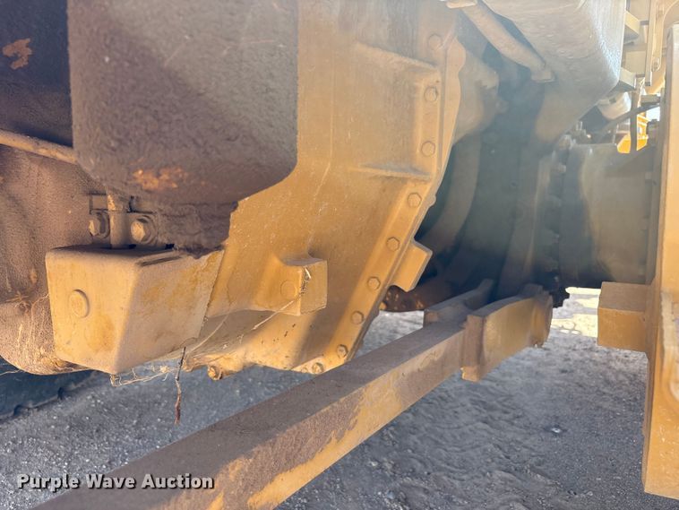 image for item JM9477 1999 Caterpillar 140H motor grader
