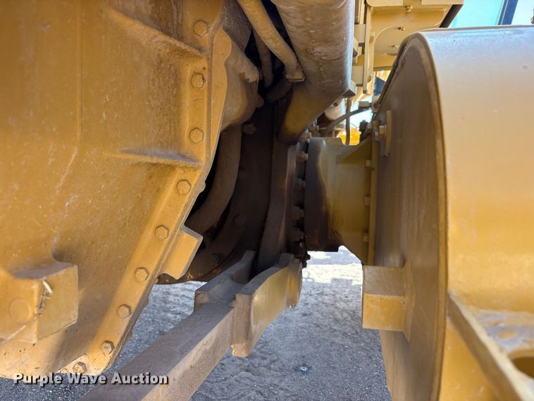 image for item JM9477 1999 Caterpillar 140H motor grader