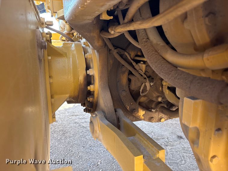 image for item JM9477 1999 Caterpillar 140H motor grader