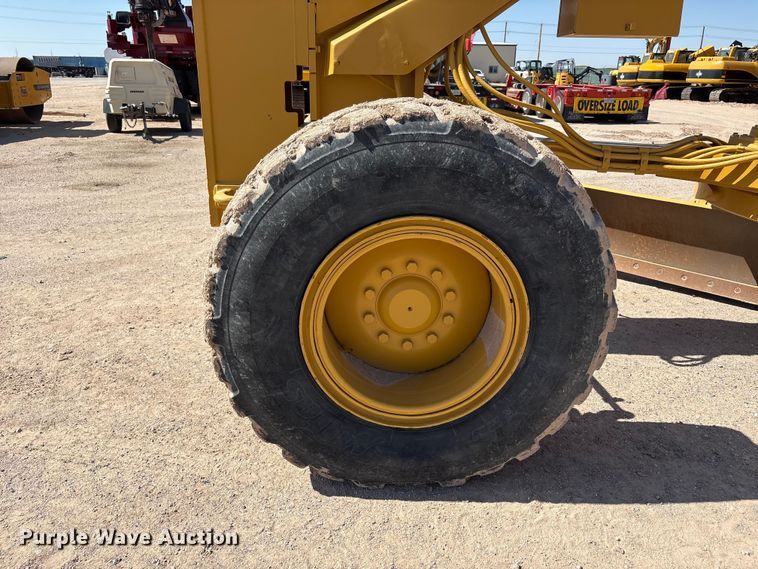 image for item JM9477 1999 Caterpillar 140H motor grader
