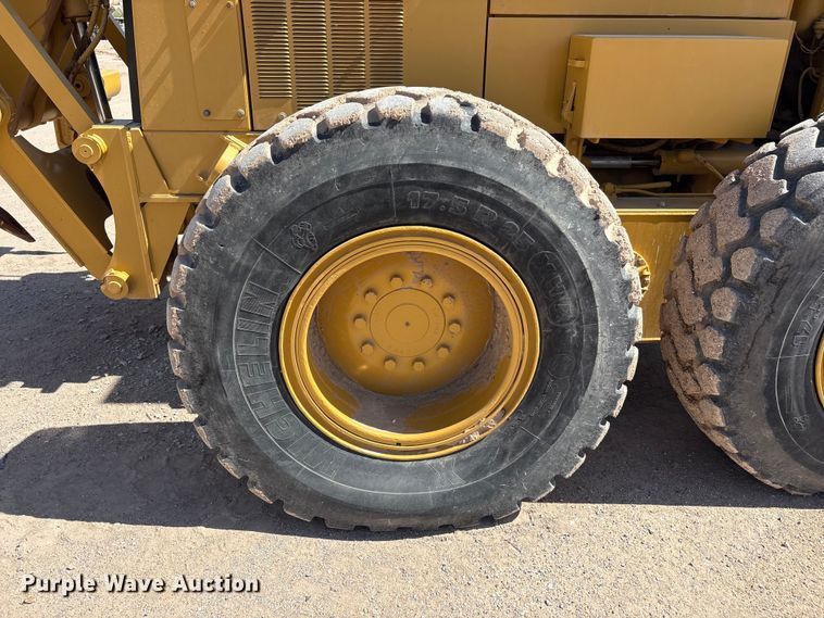 image for item JM9477 1999 Caterpillar 140H motor grader