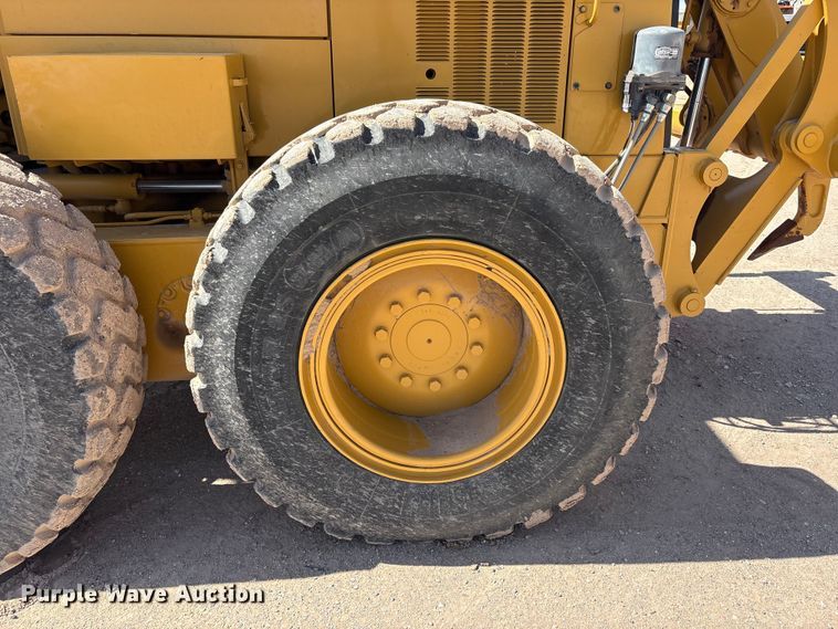 image for item JM9477 1999 Caterpillar 140H motor grader