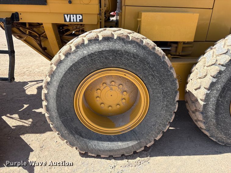 image for item JM9477 1999 Caterpillar 140H motor grader