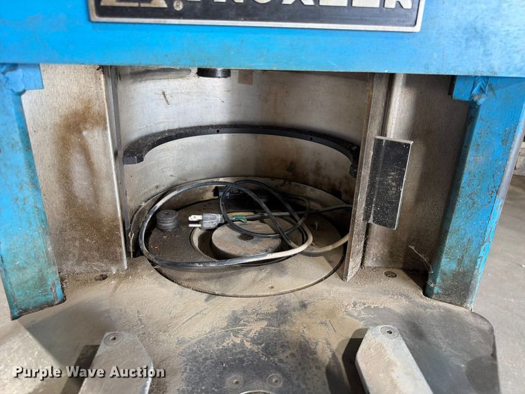 image for item MQ9047 2007 Troxler 4141 gyratory compactor
