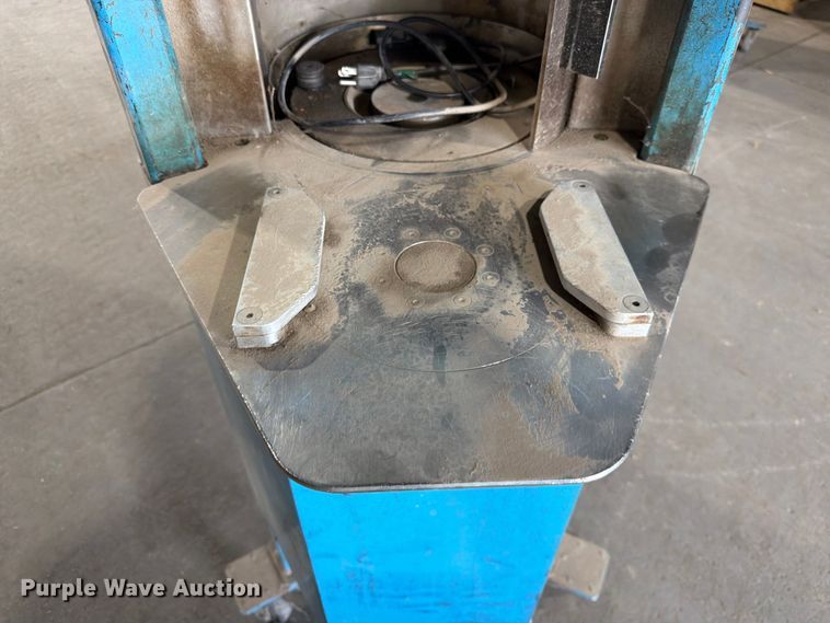 image for item MQ9047 2007 Troxler 4141 gyratory compactor