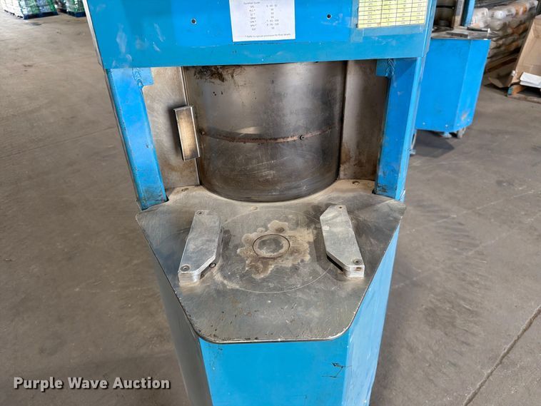 image for item MQ9050 2002 Troxler 4141 gyratory compactor