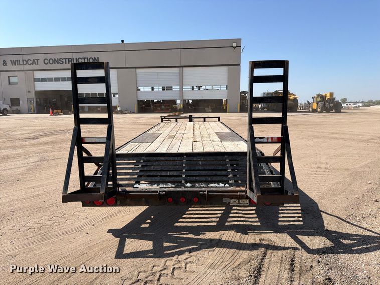 image for item MZ9747 2007 PJ Trailers equipment trailer