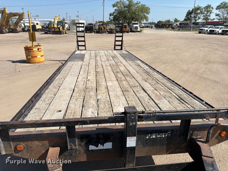 image for item MZ9747 2007 PJ Trailers equipment trailer