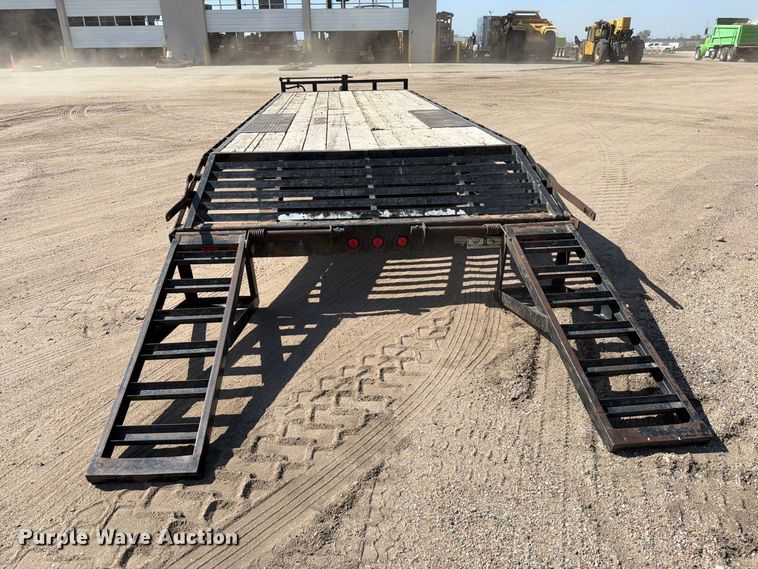 image for item MZ9747 2007 PJ Trailers equipment trailer
