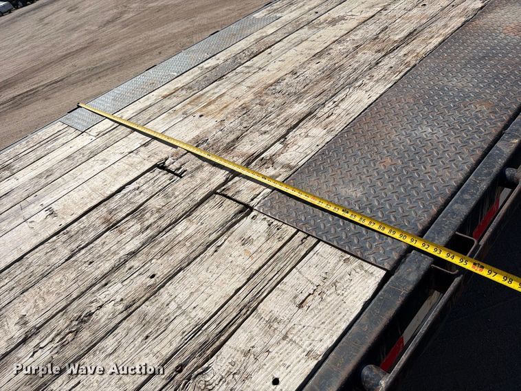 image for item MZ9747 2007 PJ Trailers equipment trailer