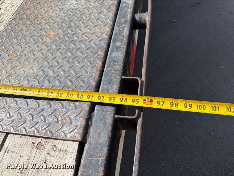 image for item MZ9747 2007 PJ Trailers equipment trailer