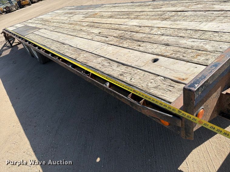 image for item MZ9747 2007 PJ Trailers equipment trailer