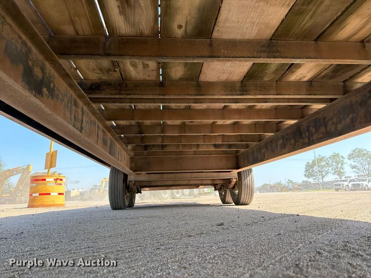 image for item MZ9747 2007 PJ Trailers equipment trailer