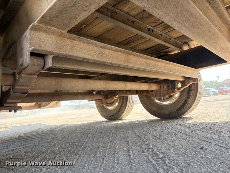 image for item MZ9747 2007 PJ Trailers equipment trailer