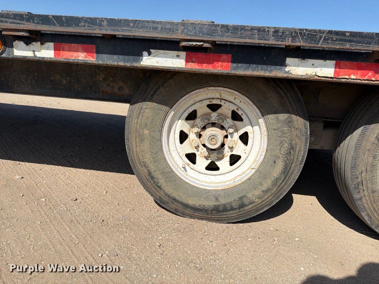 image for item MZ9747 2007 PJ Trailers equipment trailer