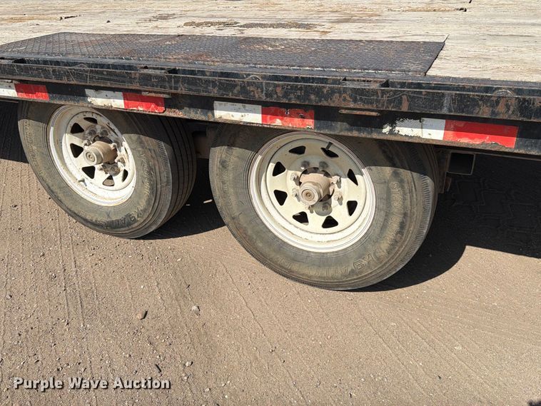 image for item MZ9747 2007 PJ Trailers equipment trailer