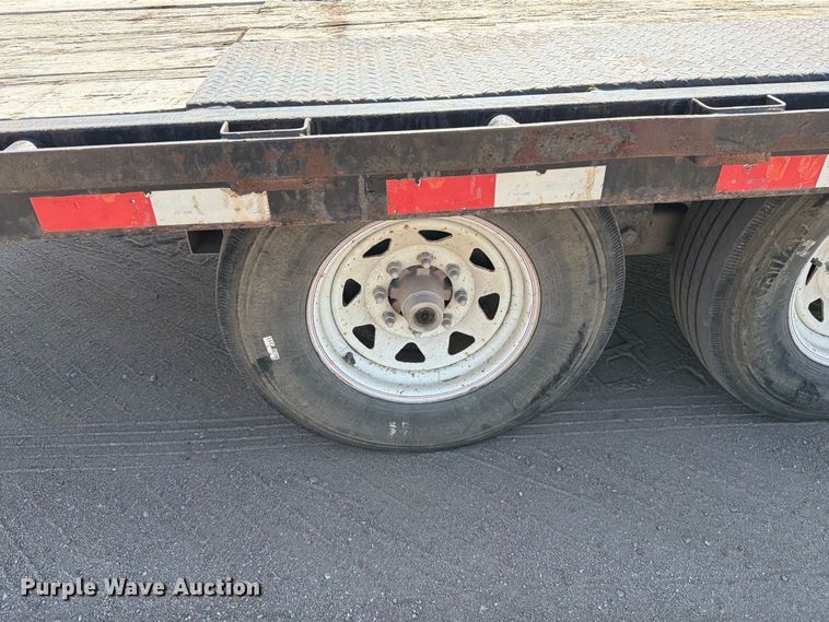 image for item MZ9747 2007 PJ Trailers equipment trailer