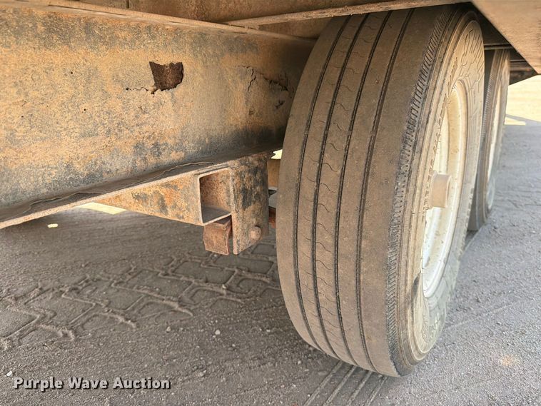 image for item MZ9747 2007 PJ Trailers equipment trailer