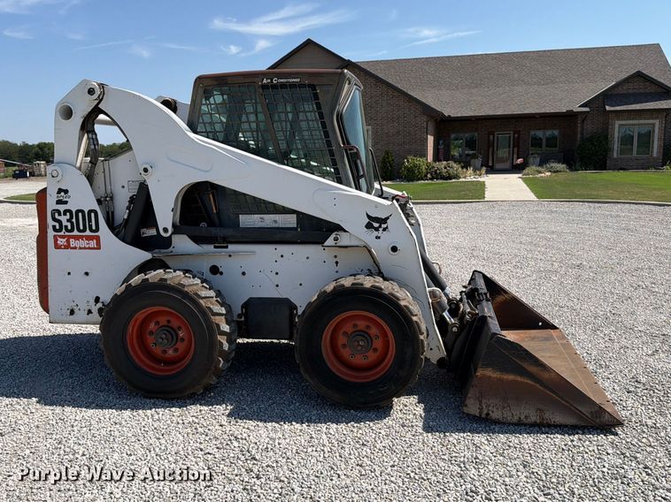 image for item MZ9764 2007 Bobcat S300 skid steer loader