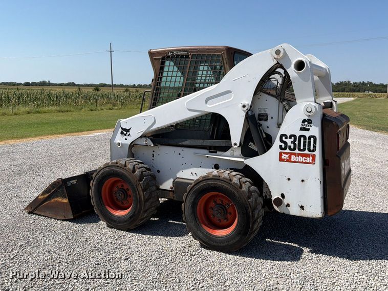 image for item MZ9764 2007 Bobcat S300 skid steer loader