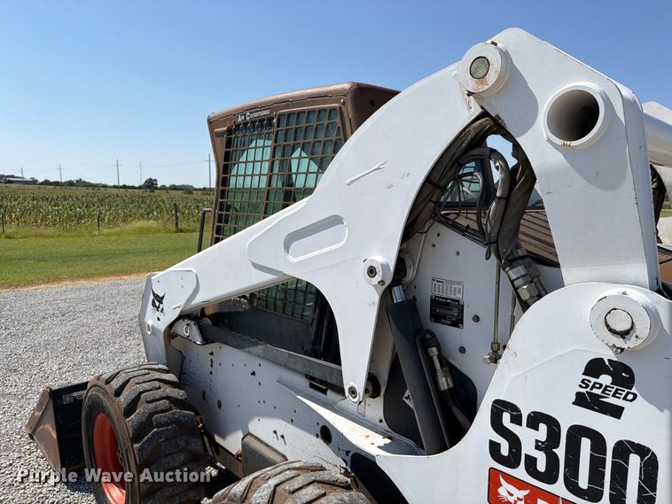 image for item MZ9764 2007 Bobcat S300 skid steer loader