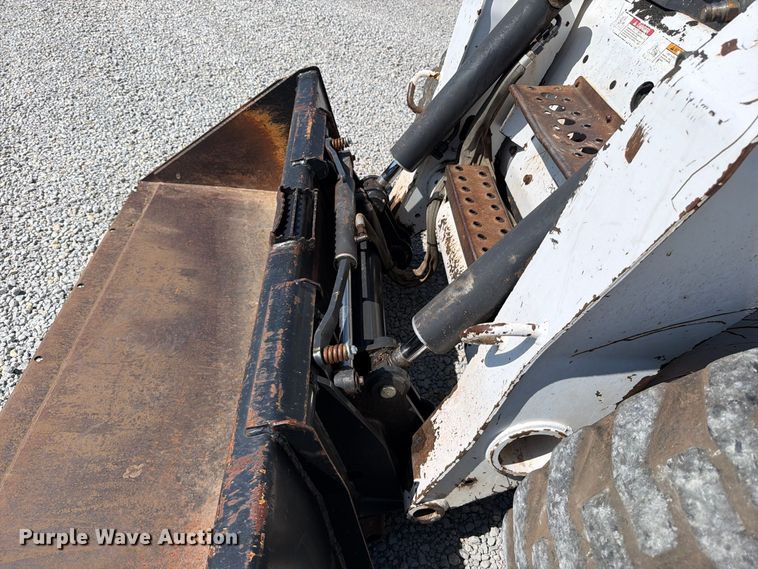 image for item MZ9764 2007 Bobcat S300 skid steer loader