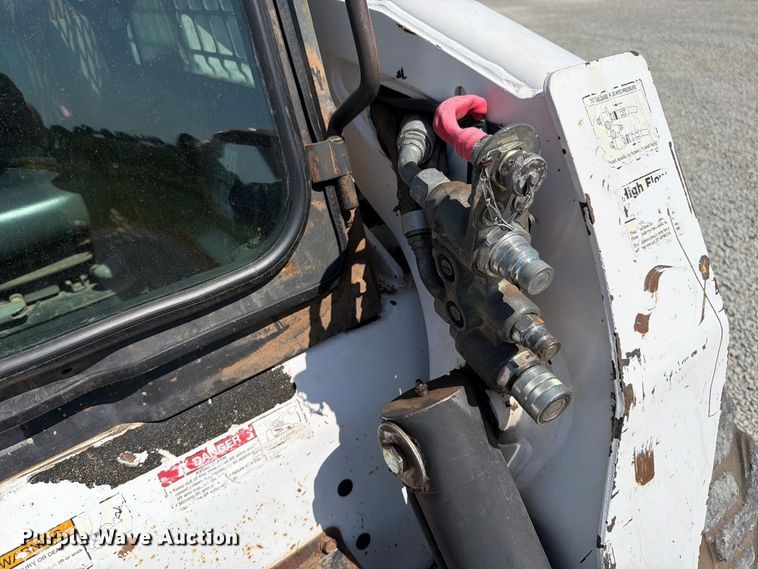 image for item MZ9764 2007 Bobcat S300 skid steer loader