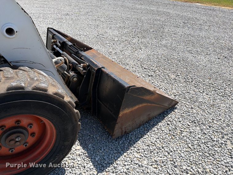 image for item MZ9764 2007 Bobcat S300 skid steer loader