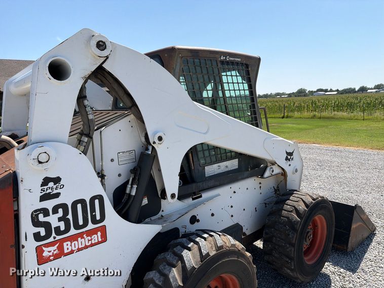 image for item MZ9764 2007 Bobcat S300 skid steer loader