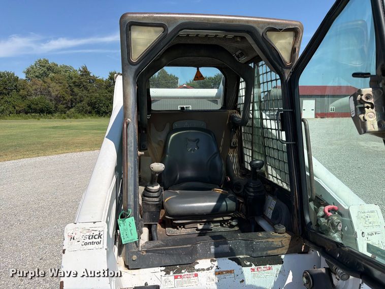 image for item MZ9764 2007 Bobcat S300 skid steer loader
