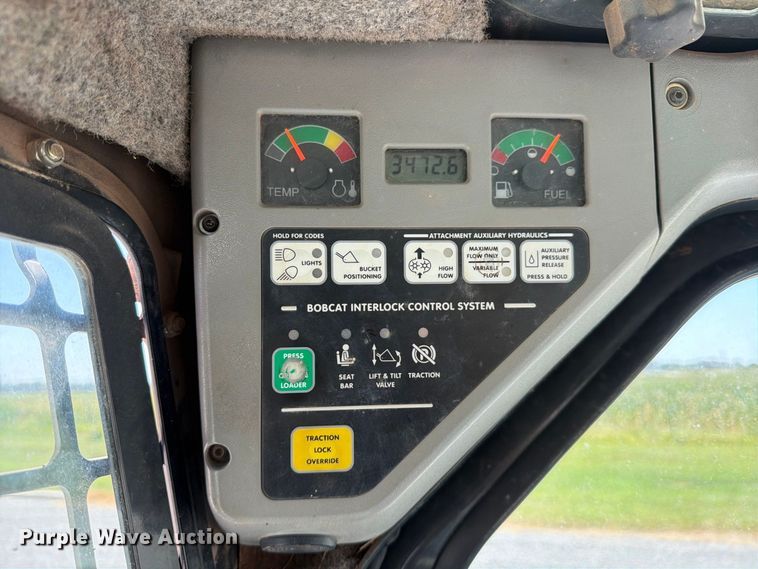 image for item MZ9764 2007 Bobcat S300 skid steer loader
