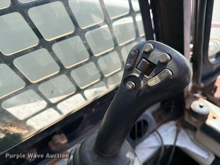 image for item MZ9764 2007 Bobcat S300 skid steer loader