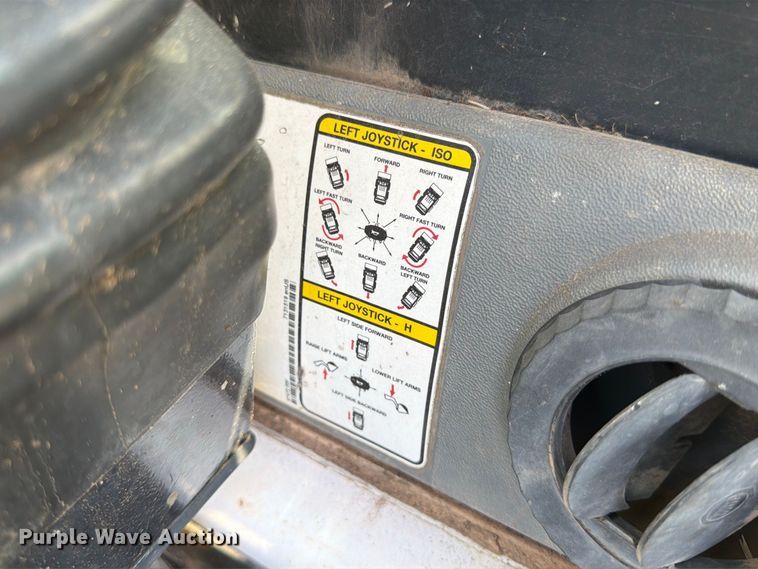 image for item MZ9764 2007 Bobcat S300 skid steer loader