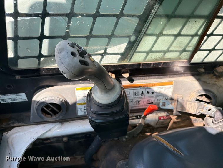 image for item MZ9764 2007 Bobcat S300 skid steer loader