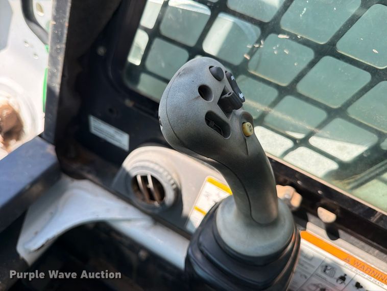 image for item MZ9764 2007 Bobcat S300 skid steer loader