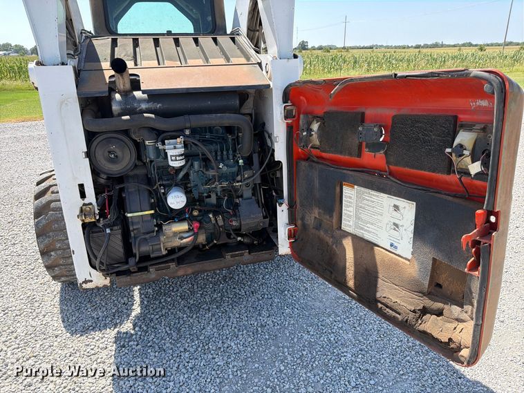 image for item MZ9764 2007 Bobcat S300 skid steer loader
